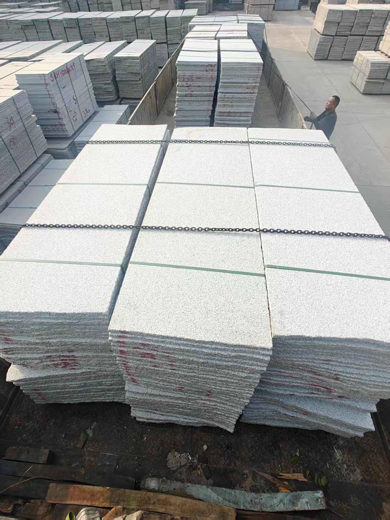 西宁芝麻白毛板，石材毛板