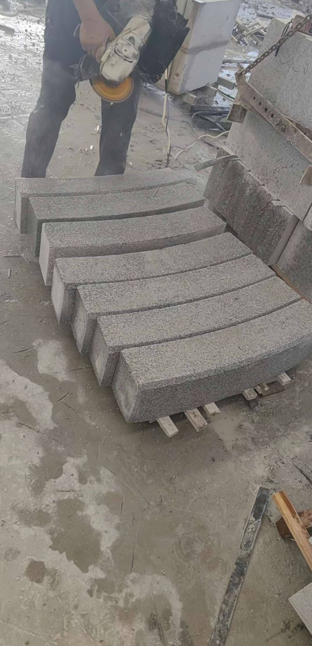 西宁芝麻白弧形路牙石