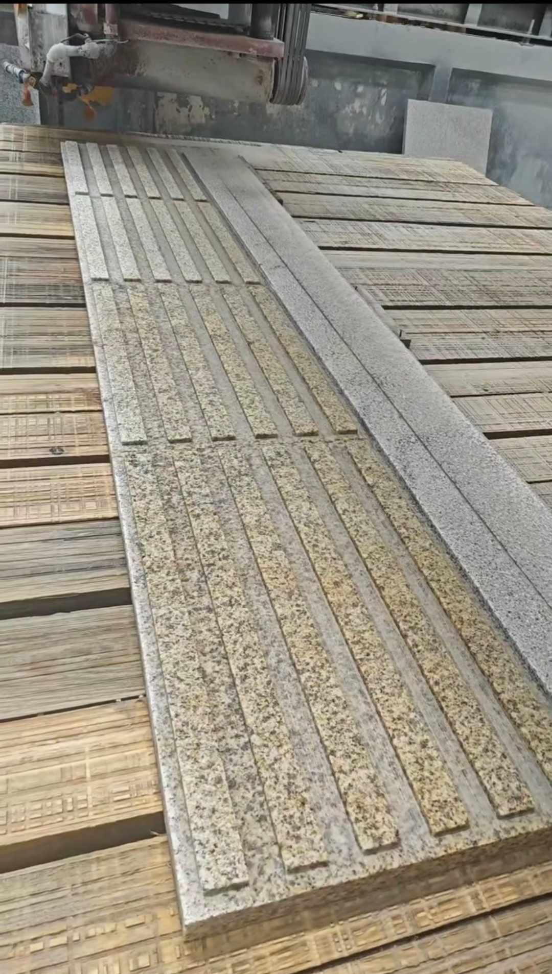 西宁黄金麻盲道石 盲条