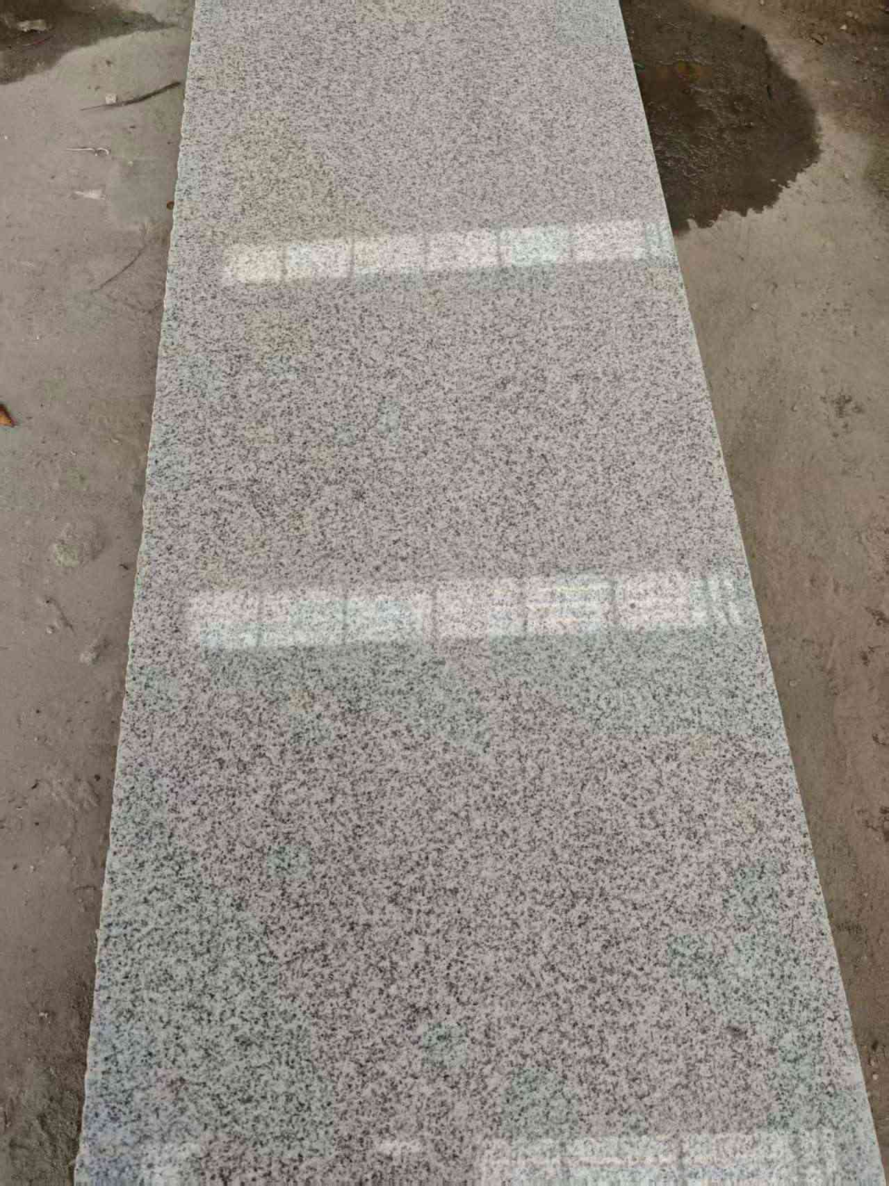 西宁芝麻白光面毛板